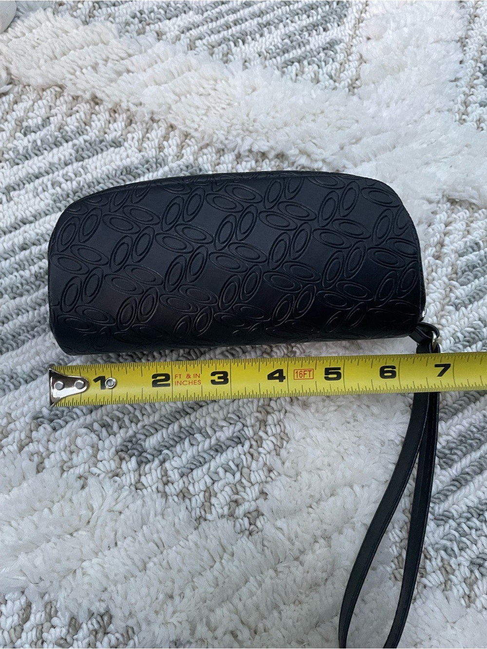 Oakley Black Embossed Wristlet Sunglass Pouch - Picture 4 of 4